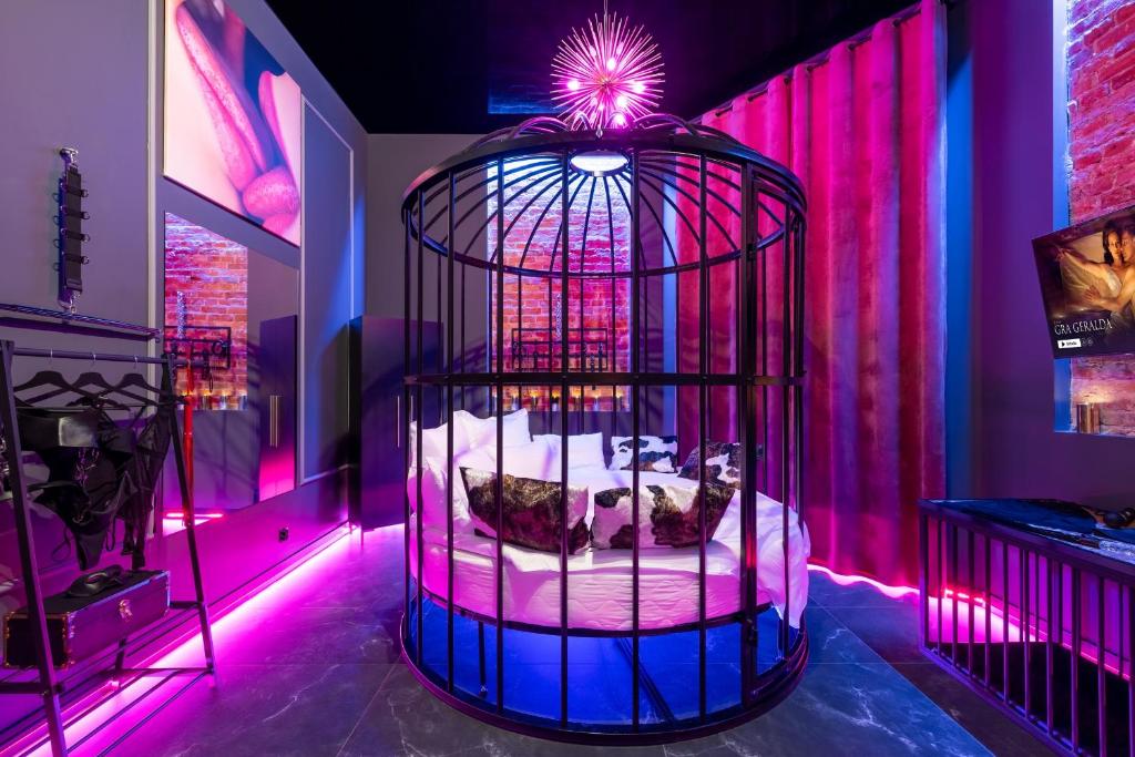 BDSM Apart Grey Manufaktura Centrum Miasta Legionów 18 , Idelny na Prezent, Parking na terenie , Tylko dla dorosłych ADULTS ONLY - Łódź