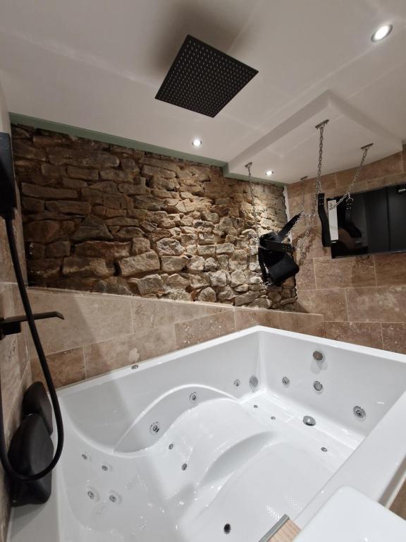 L'éxperience LOVE ROOM - LʼÉtrat7 de L'éxperience LOVE ROOM
