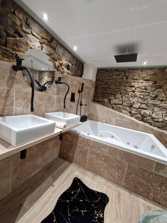 L'éxperience LOVE ROOM - LʼÉtrat9 de L'éxperience LOVE ROOM
