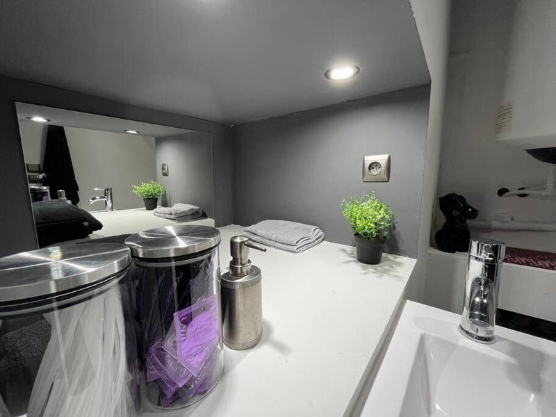 Les 50 nuances de rouge LOVEROOM - Souppes-sur-Loing1 de Les 50 nuances de rouge LOVEROOM
