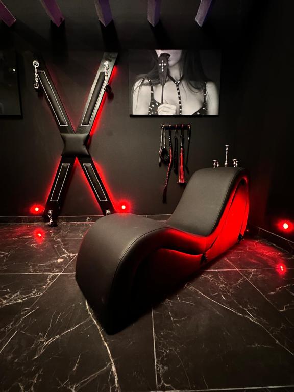 Loveroom de luxe - Thème 50 nuances de grey maison privative spa insolite - Douchy-les-Mines13 de Loveroom de luxe - Thème 50 nuances de grey maison privative spa insolite
