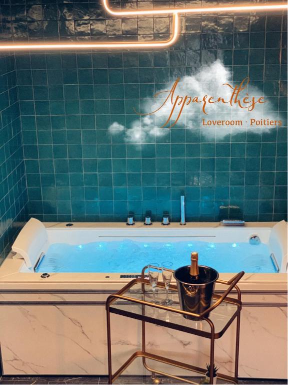 Apparenthèse Love Room Jacuzzi Sauna - Poitiers12 de Apparenthèse Love Room Jacuzzi Sauna
