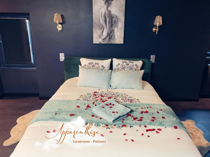 Apparenthèse Love Room Jacuzzi Sauna - Poitiers2 de Apparenthèse Love Room Jacuzzi Sauna
