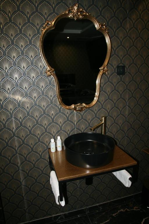 Désirs d'une nuit - Loveroom jacuzzi - Cagny27 de Désirs d'une nuit - Loveroom jacuzzi
