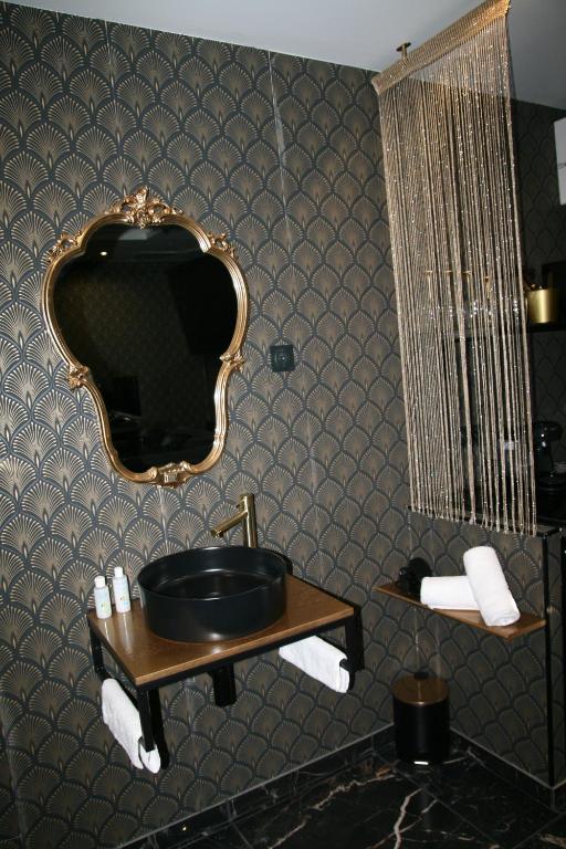 Désirs d'une nuit - Loveroom jacuzzi - Cagny28 de Désirs d'une nuit - Loveroom jacuzzi
