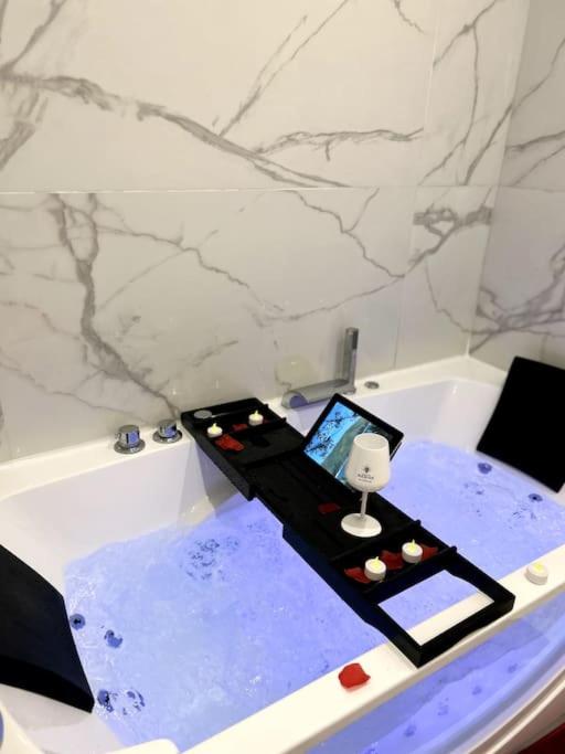 Love Room 80m2 BDSM 50 nuances de Grey - SAUNA - Parking gratuit - Antibes31 de Love Room 80m2 BDSM 50 nuances de Grey - SAUNA - Parking gratuit
