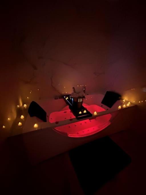 Love Room 80m2 BDSM 50 nuances de Grey - SAUNA - Parking gratuit - Antibes2 de Love Room 80m2 BDSM 50 nuances de Grey - SAUNA - Parking gratuit
