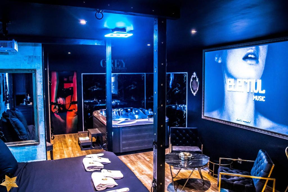 Loveroom Very Good Trip chambre avec jacuzzi privatif - Staple3 de Loveroom Very Good Trip chambre avec jacuzzi privatif
