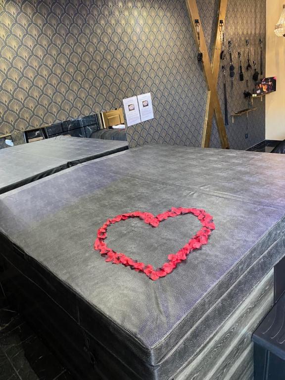 Désirs d'une nuit - Loveroom jacuzzi - Cagny9 de Désirs d'une nuit - Loveroom jacuzzi
