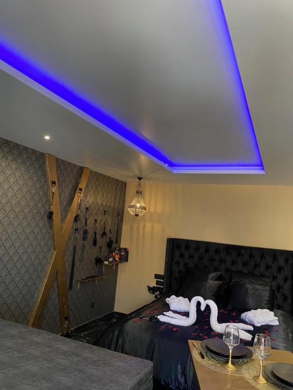 Désirs d'une nuit - Loveroom jacuzzi - Cagny34 de Désirs d'une nuit - Loveroom jacuzzi
