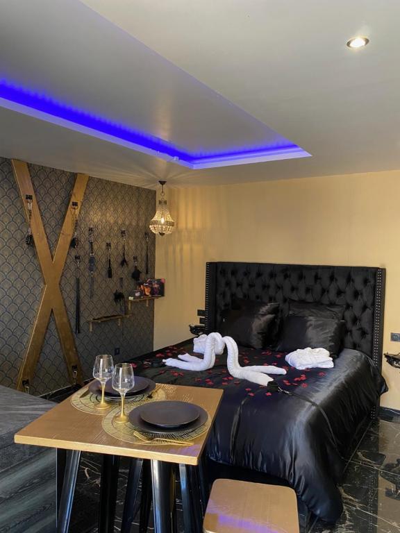 Désirs d'une nuit - Loveroom jacuzzi - Cagny36 de Désirs d'une nuit - Loveroom jacuzzi
