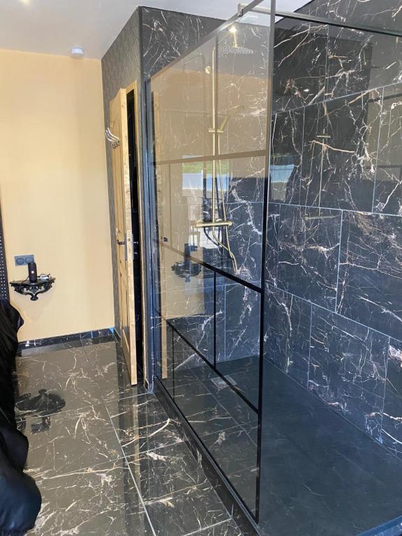 Désirs d'une nuit - Loveroom jacuzzi - Cagny7 de Désirs d'une nuit - Loveroom jacuzzi
