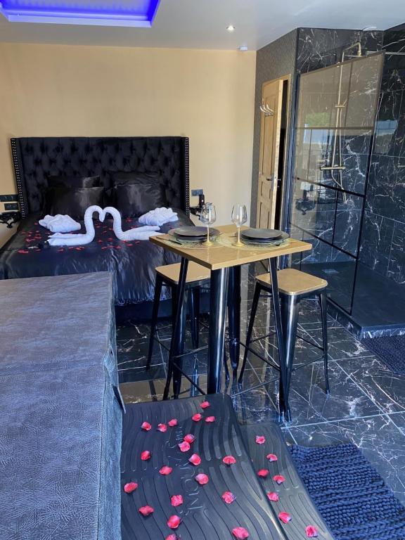 Désirs d'une nuit - Loveroom jacuzzi - Cagny4 de Désirs d'une nuit - Loveroom jacuzzi
