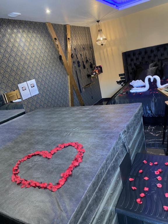 Désirs d'une nuit - Loveroom jacuzzi - Cagny2 de Désirs d'une nuit - Loveroom jacuzzi
