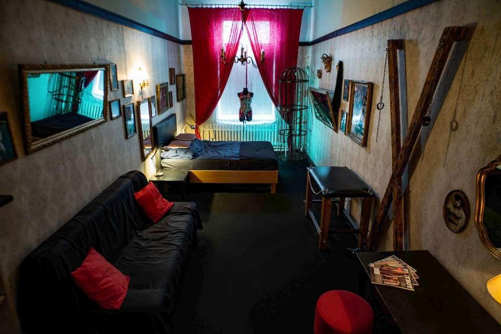 Vintage BDSM Kinky Apartment - ENTIRE 65m2 space for up to 6-guests - FULLY EQUIPPED - Wrocław