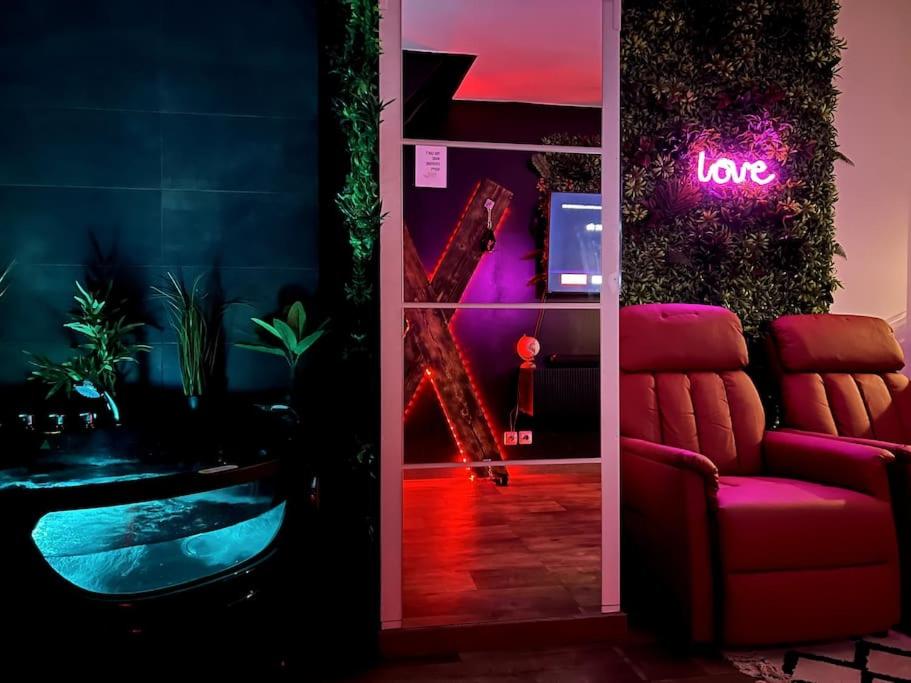 Red love-room / Balnéo & plus ! - Souppes-sur-LoingRed love-room / Balnéo & plus !
