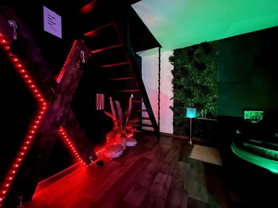 Red love-room / Balnéo & plus ! - Souppes-sur-Loing15 de Red love-room / Balnéo & plus !
