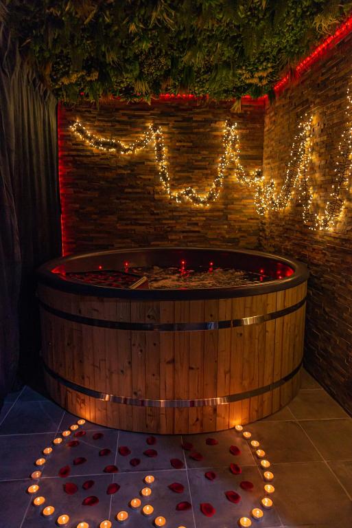 Playroom XXL Loft LOVE Room avec Espace spa Terrasse vue sur les toits Salle de jeux pour adultes Libourne centre 10 min de St Emilion Proche Bordeaux - Libourne2 de Playroom XXL Loft LOVE Room avec Espace spa Terrasse vue sur les toits Salle de jeux pour adultes Libourne centre 10 min de St Emilion Proche Bordeaux
