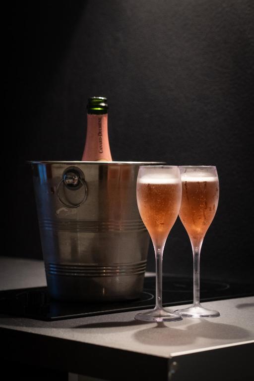 Love Room Une Pause à Deux - Jacuzzi - Chambre Secrète - Château-Landon15 de Love Room Une Pause à Deux - Jacuzzi - Chambre Secrète
