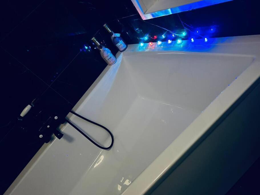 Love room « L'étreinte dorée » - Illiers17 de Love room « L'étreinte dorée »
