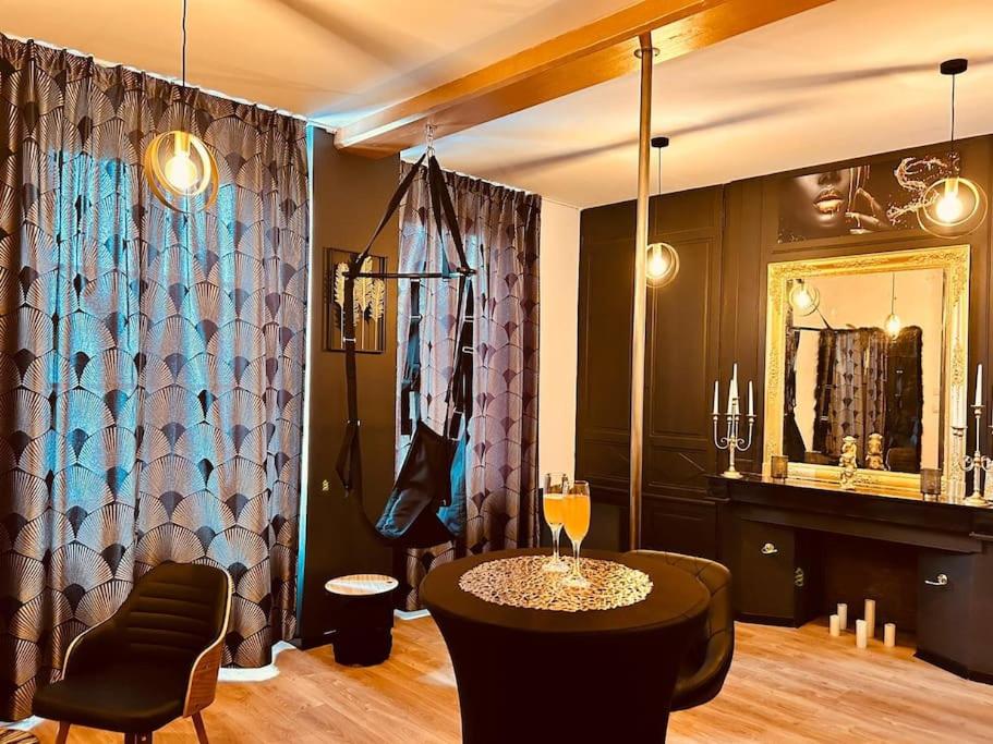 Love room « L'étreinte dorée » - Illiers7 de Love room « L'étreinte dorée »
