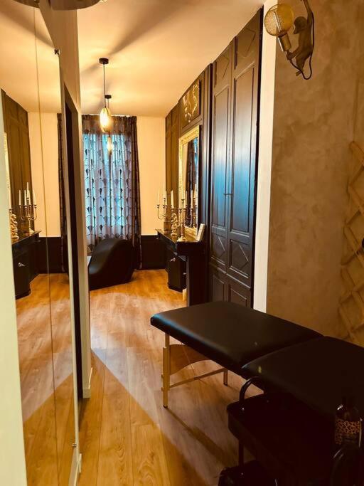 Love room « L'étreinte dorée » - Illiers9 de Love room « L'étreinte dorée »
