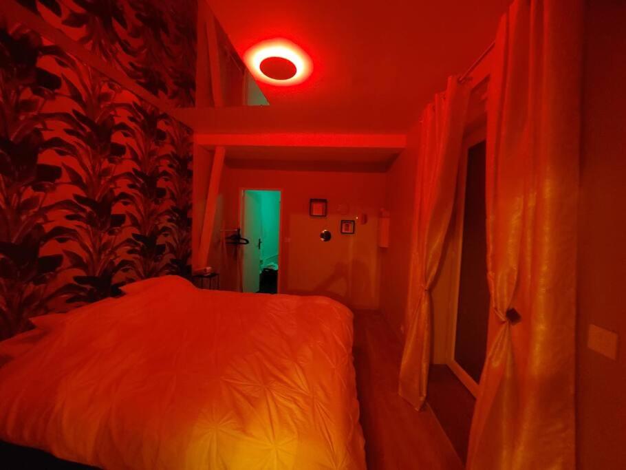 Love room « L'étreinte dorée » - Illiers10 de Love room « L'étreinte dorée »
