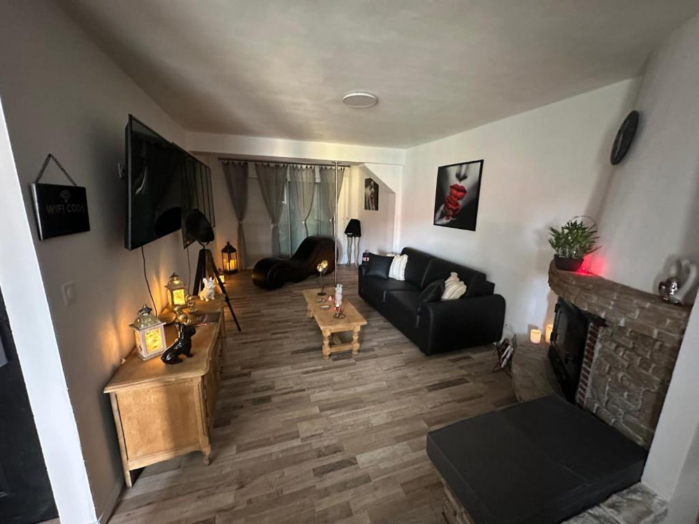 La Maison des Plaisirs Love room - Champigny-sur-Yonne32 de La Maison des Plaisirs Love room
