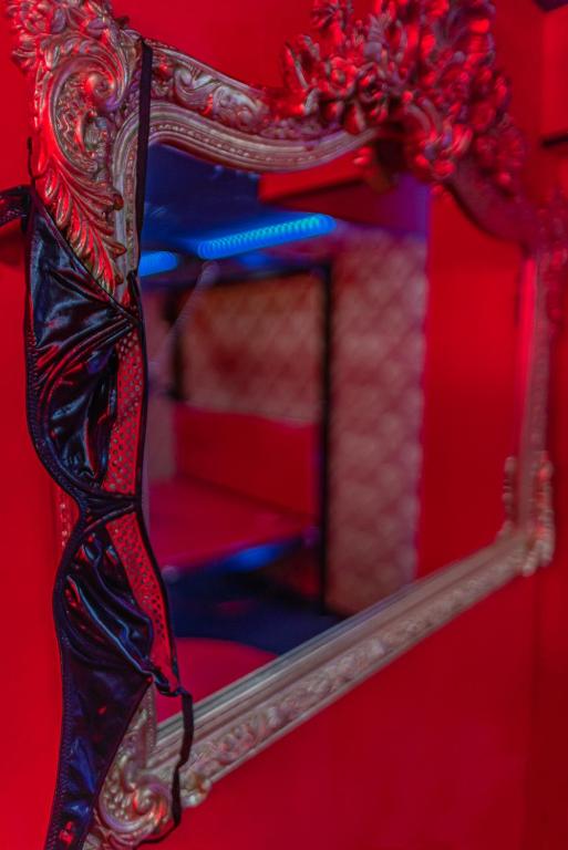 Playroom XXL Loft LOVE Room avec Espace spa Terrasse vue sur les toits Salle de jeux pour adultes Libourne centre 10 min de St Emilion Proche Bordeaux - Libourne4 de Playroom XXL Loft LOVE Room avec Espace spa Terrasse vue sur les toits Salle de jeux pour adultes Libourne centre 10 min de St Emilion Proche Bordeaux
