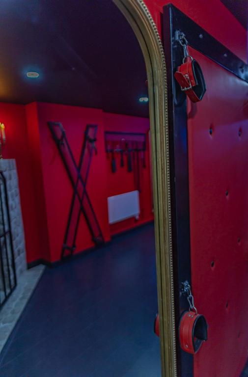 Playroom XXL Loft LOVE Room avec Espace spa Terrasse vue sur les toits Salle de jeux pour adultes Libourne centre 10 min de St Emilion Proche Bordeaux - Libourne4 de Playroom XXL Loft LOVE Room avec Espace spa Terrasse vue sur les toits Salle de jeux pour adultes Libourne centre 10 min de St Emilion Proche Bordeaux
