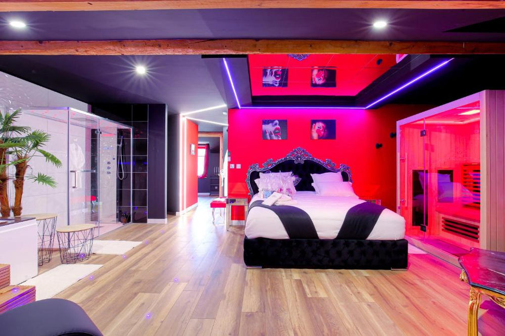 L'Interdit Suite Luxe Romantique Spa Balneo Sauna Hammam - Serrières10 de L'Interdit Suite Luxe Romantique Spa Balneo Sauna Hammam
