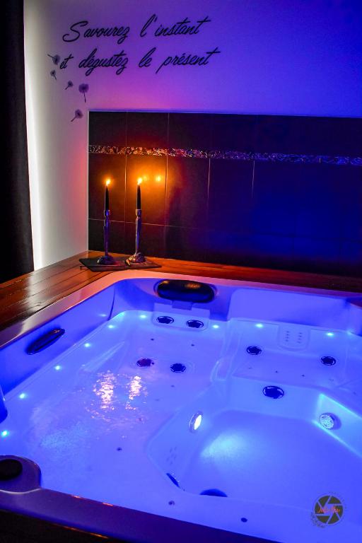 SUITE 785 Chambre Jacuzzi Sauna - Montauban6 de SUITE 785 Chambre Jacuzzi Sauna
