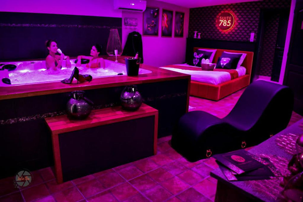 SUITE 785 Chambre Jacuzzi Sauna - Montauban9 de SUITE 785 Chambre Jacuzzi Sauna
