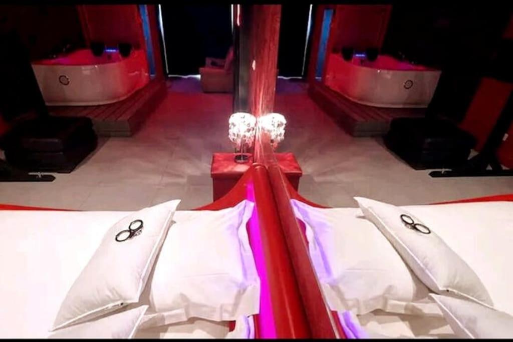 Appartement balnéo et sauna privés The Red Room - Mauguio