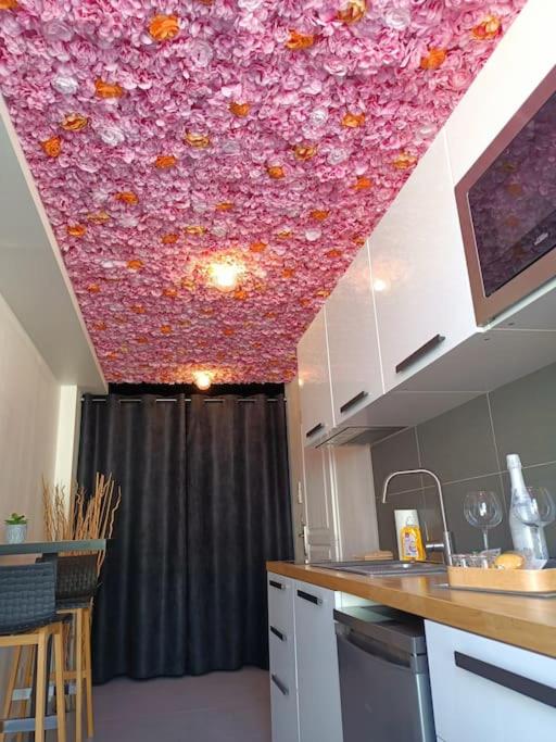 Appartement balnéo et sauna privés The Red Room - Mauguio17 de Appartement balnéo et sauna privés The Red Room
