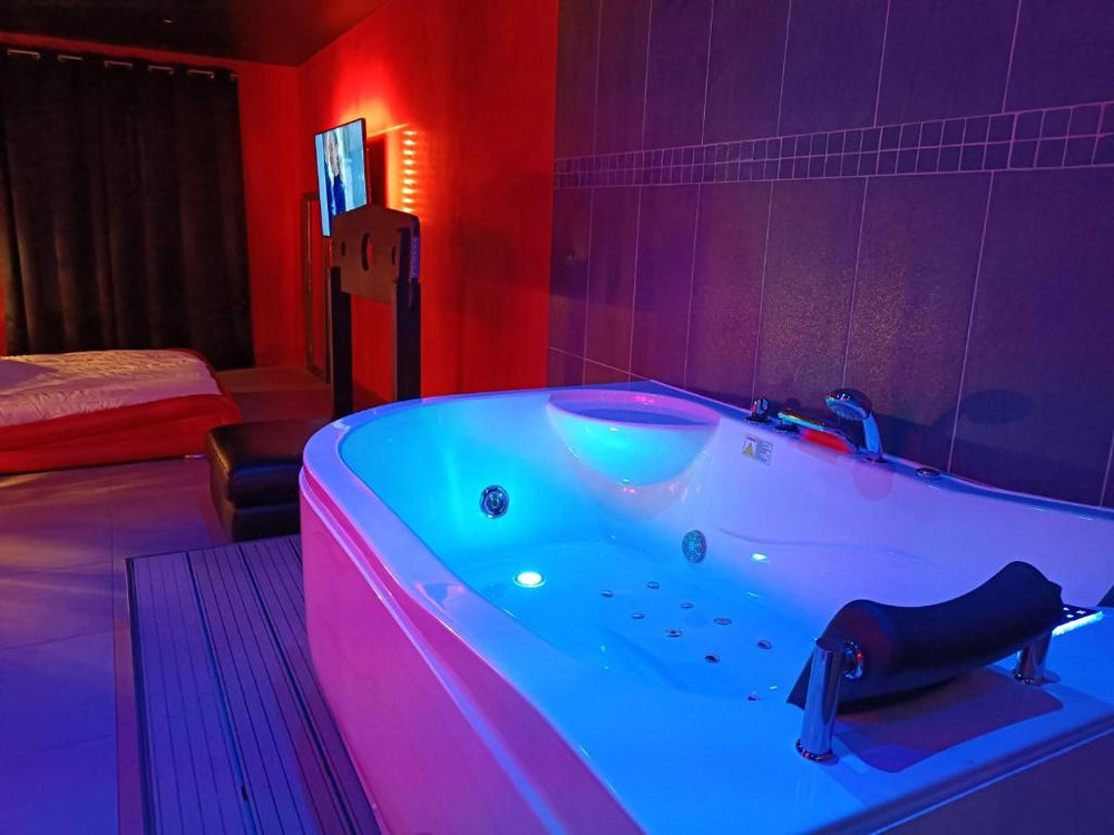 Appartement balnéo et sauna privés The Red Room - Mauguio23 de Appartement balnéo et sauna privés The Red Room
