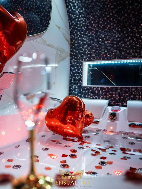Sensual SPA- Love ROOM Jacuzzi Hammam Terrasse - Nancy2 de Sensual SPA- Love ROOM Jacuzzi Hammam Terrasse
