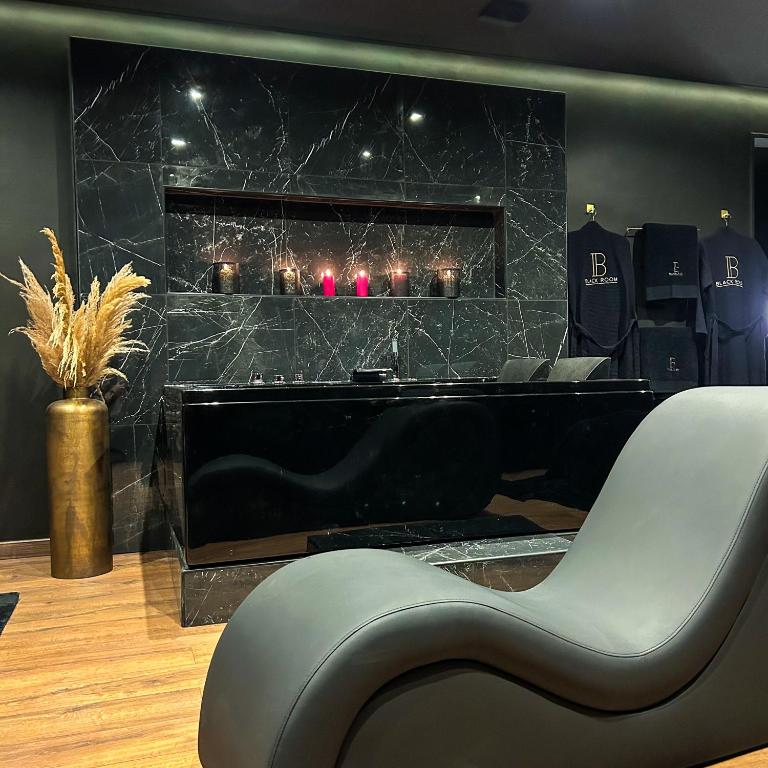 BlackRoom Suite de Luxe 50 Nuances de grey - Le Havre14 de BlackRoom Suite de Luxe 50 Nuances de grey
