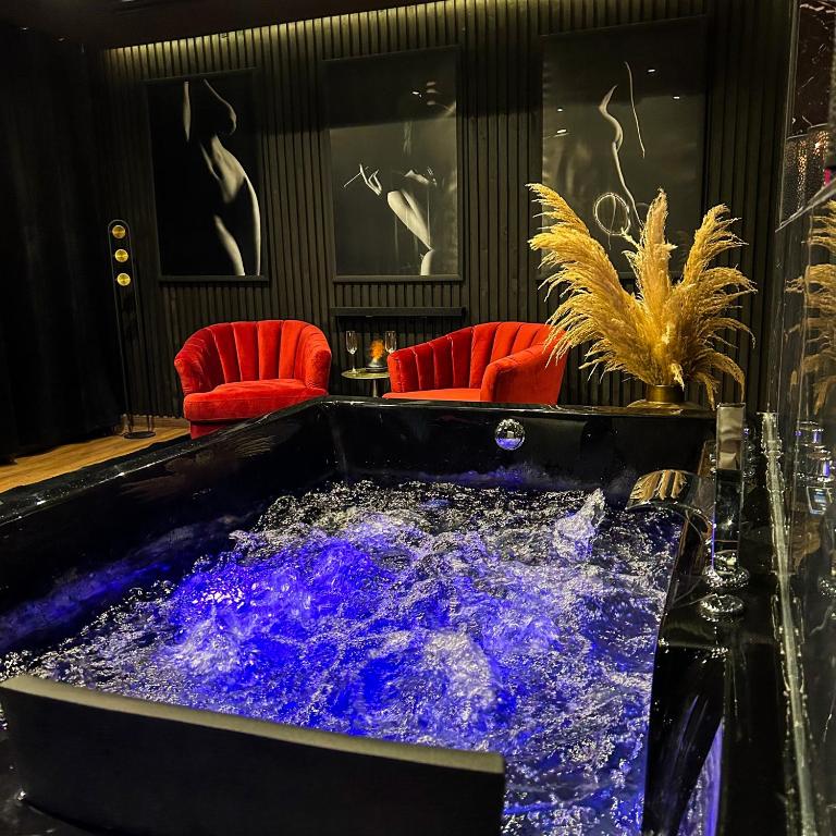 BlackRoom Suite de Luxe 50 Nuances de grey - Le Havre1 de BlackRoom Suite de Luxe 50 Nuances de grey
