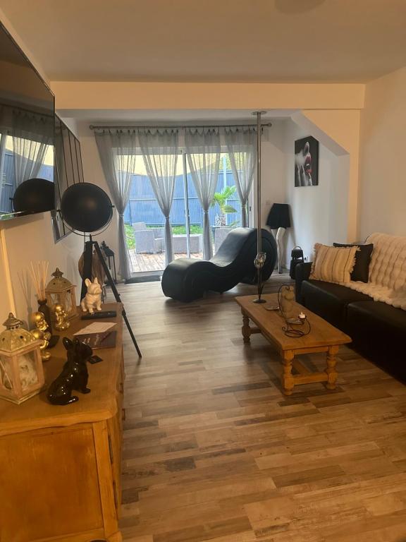 La Maison des Plaisirs Love room - Champigny-sur-Yonne33 de La Maison des Plaisirs Love room
