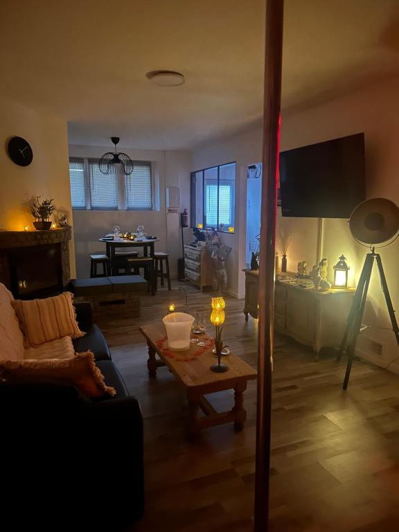 La Maison des Plaisirs Love room - Champigny-sur-Yonne23 de La Maison des Plaisirs Love room
