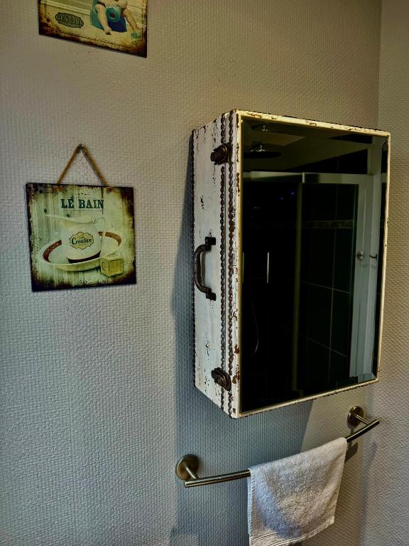 SUITE 785 Chambre Jacuzzi Sauna - Montauban20 de SUITE 785 Chambre Jacuzzi Sauna
