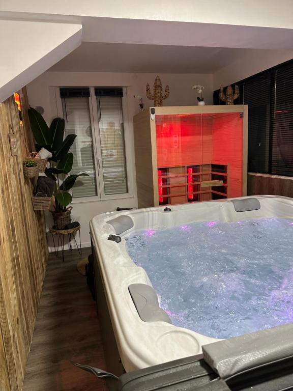 La Maison des Plaisirs Love room - Champigny-sur-Yonne20 de La Maison des Plaisirs Love room
