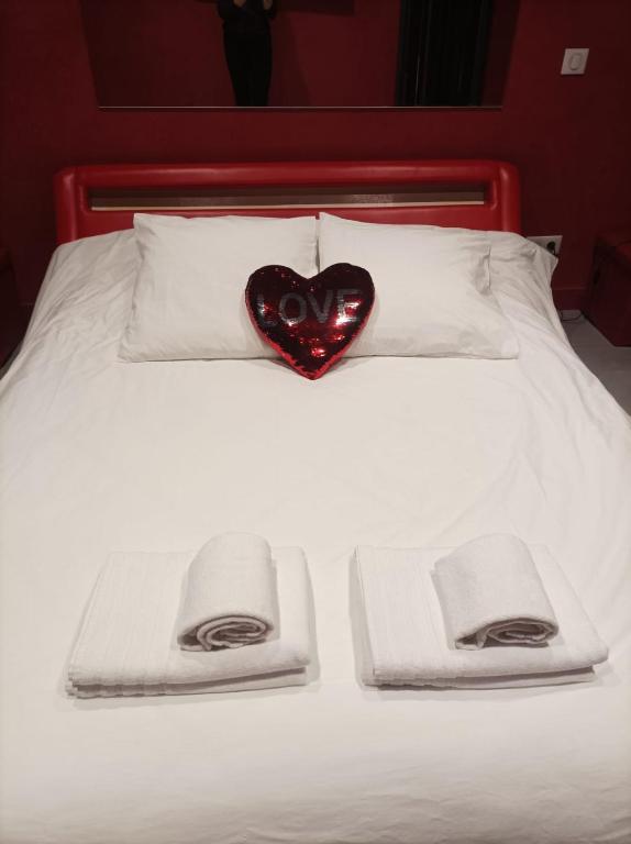 Appartement balnéo et sauna privés The Red Room - Mauguio2 de Appartement balnéo et sauna privés The Red Room
