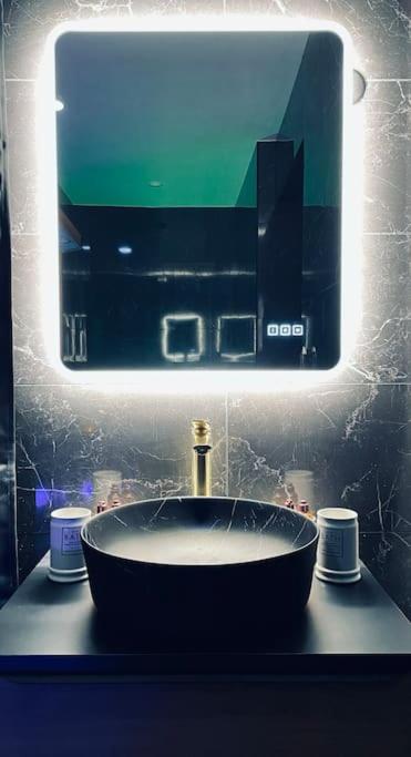 Love Room Le Baroque / Jacuzzi / Sauna - Château-Landon15 de Love Room Le Baroque / Jacuzzi / Sauna
