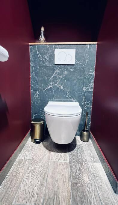 Love Room Le Baroque / Jacuzzi / Sauna - Château-Landon18 de Love Room Le Baroque / Jacuzzi / Sauna
