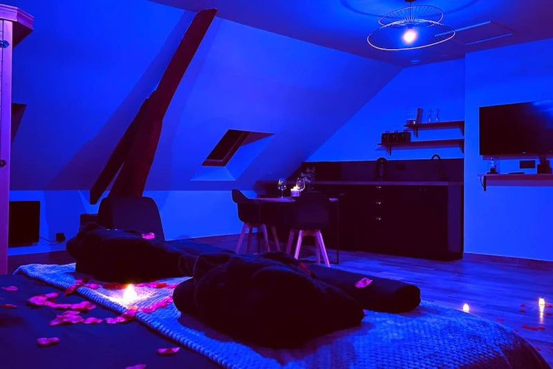 Love Room Le Chalet / Jacuzzi / Sauna - Château-Landon1 de Love Room Le Chalet / Jacuzzi / Sauna
