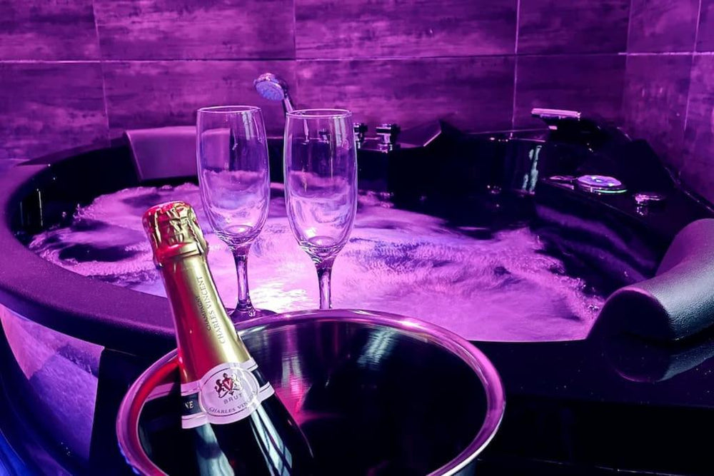 Love Room Le Chalet / Jacuzzi / Sauna - Château-Landon3 de Love Room Le Chalet / Jacuzzi / Sauna
