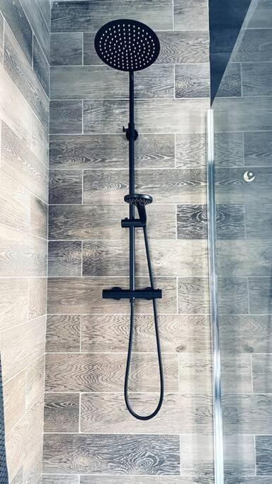 Love Room Le Chalet / Jacuzzi / Sauna - Château-Landon20 de Love Room Le Chalet / Jacuzzi / Sauna
