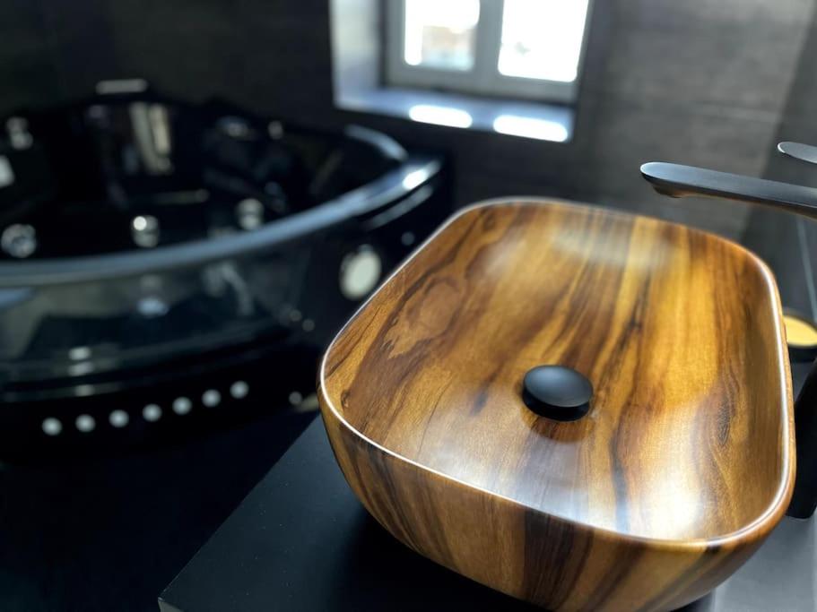 Love Room Le Chalet / Jacuzzi / Sauna - Château-Landon33 de Love Room Le Chalet / Jacuzzi / Sauna
